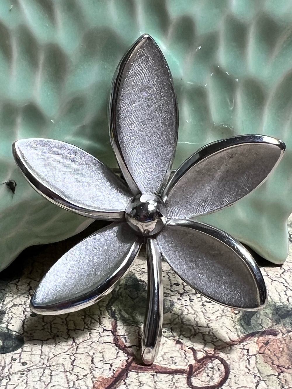 Beautiful Flower Alfred Philippe Crown Trifari Minimalist brooch pin